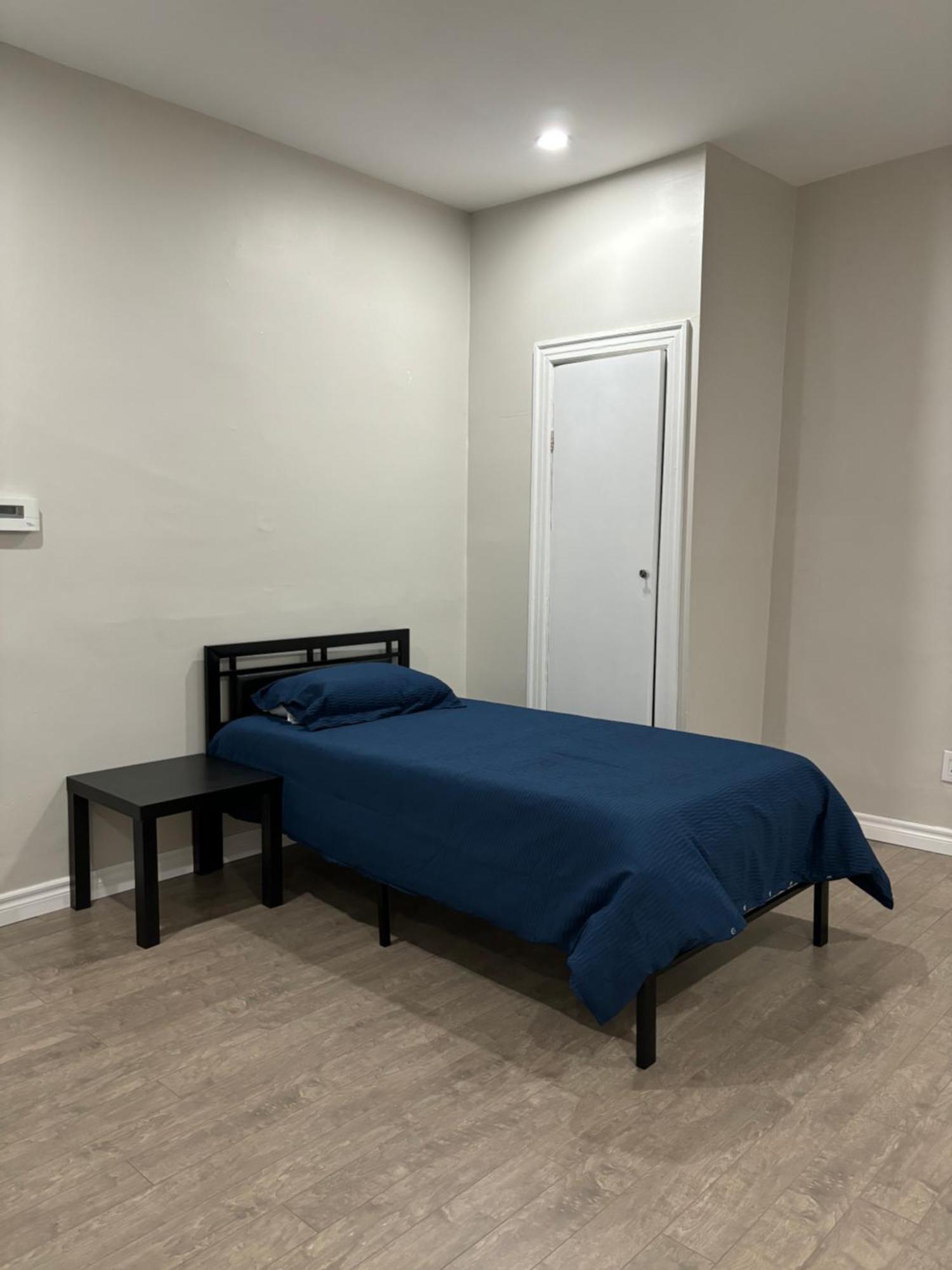 H Men'S Dormitory 해밀턴 외부 사진